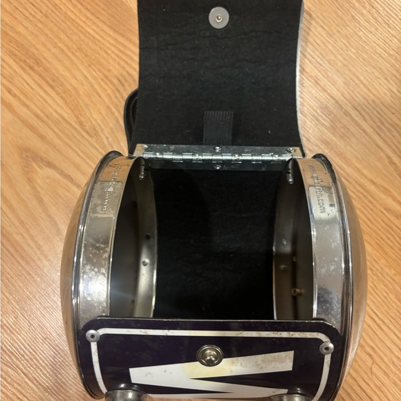 novelty purse/handbag.  UK license plate with hubcap sides. - Picture 4 of 4